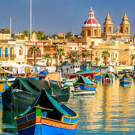 Luxurious With Ocean Views And Pool In Tigne Point Appartamento Sliema