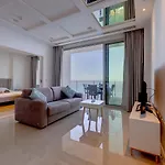 Luxurious With Ocean Views And Pool In Tigne Point סליאמה