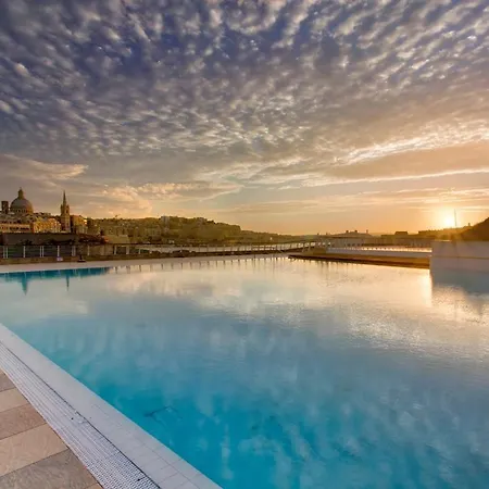 Luxurious With Ocean Views And Pool In Tigne Point * Sliema