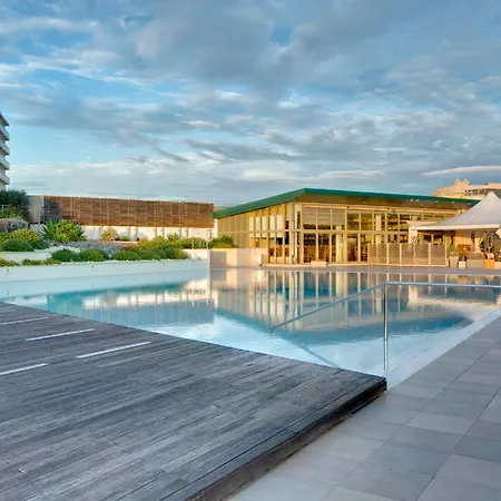 Luxurious With Ocean Views And Pool In Tigne Point Sliema