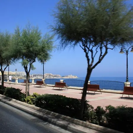 Apartment Luxurious With Ocean Views And Pool In Tigne Point Sliema