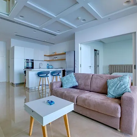 Apartment Luxurious With Ocean Views And Pool In Tigne Point Sliema