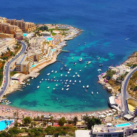 Luxurious With Ocean Views And Pool In Tigne Point Sliema