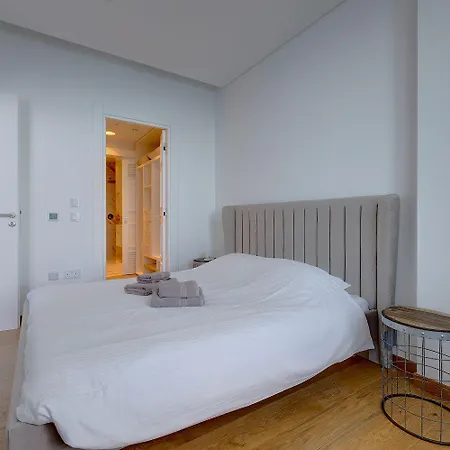 Apartment Luxurious With Ocean Views And Pool In Tigne Point Sliema