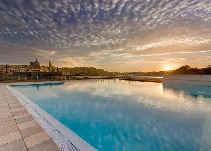 Luxurious With Ocean Views And Pool In Tigne Point * Sliema