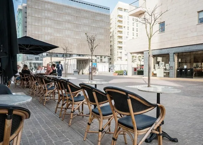 Luxurious With Ocean Views And Pool In Tigne Point Sliema