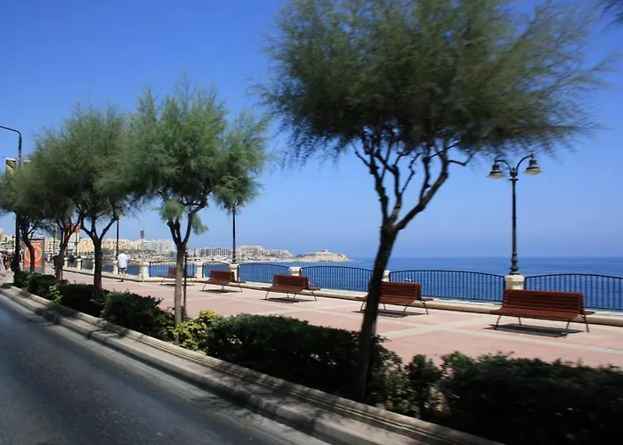 Appartamento Luxurious With Ocean Views And Pool In Tigne Point Sliema