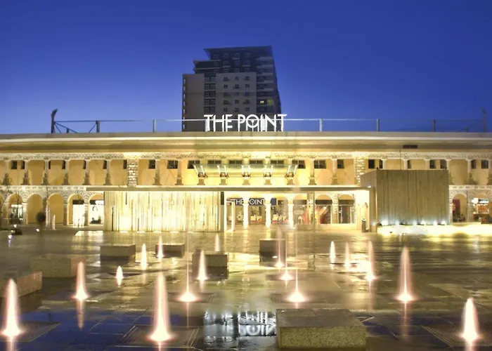 Luxurious With Ocean Views And Pool In Tigne Point Sliema