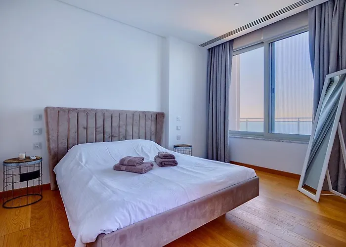 Appartamento Luxurious With Ocean Views And Pool In Tigne Point Sliema