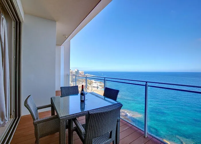 Luxurious With Ocean Views And Pool In Tigne Point Sliema
