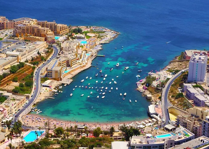 Luxurious With Ocean Views And Pool In Tigne Point Sliema