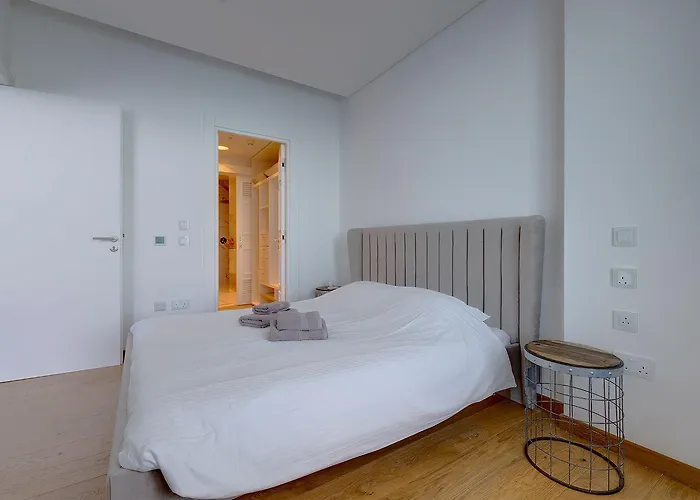 Appartamento Luxurious With Ocean Views And Pool In Tigne Point Sliema