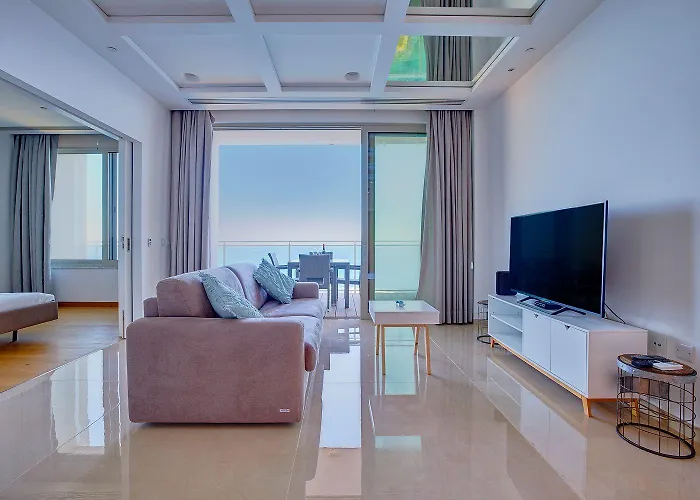 Luxurious With Ocean Views And Pool In Tigne Point * Sliema
